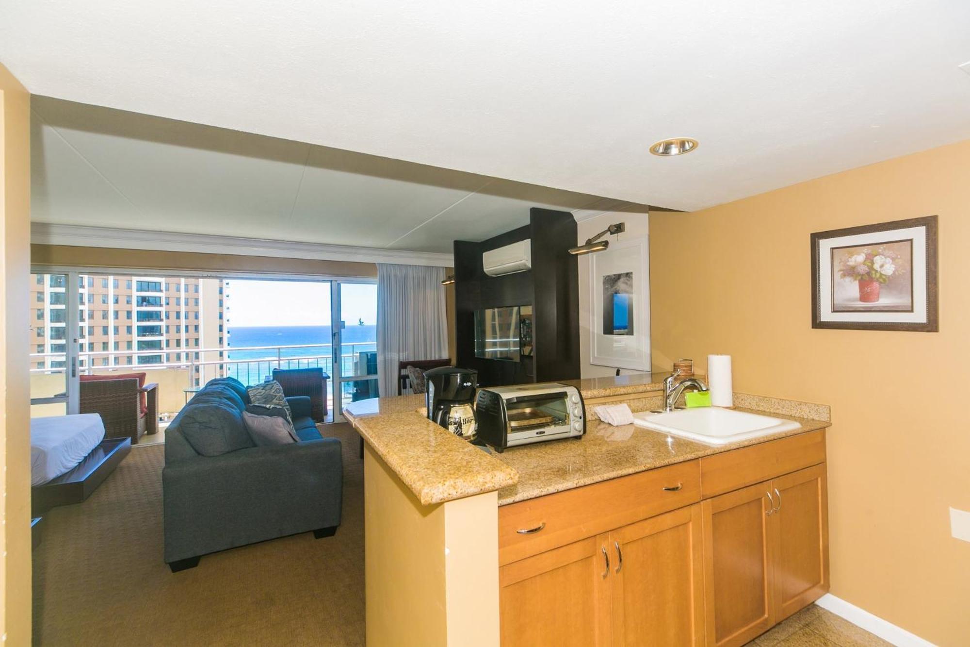 Ilikai Tower One Bedroom Lagoon View Waikiki Condos With Lanai & Free Wifi 호놀룰루 객실 사진