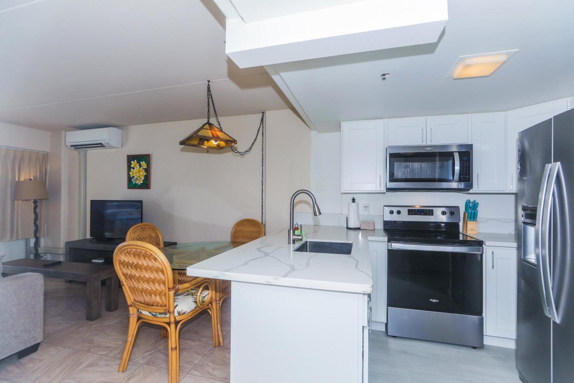 Ilikai Tower One Bedroom Lagoon View Waikiki Condos With Lanai & Free Wifi 호놀룰루 객실 사진