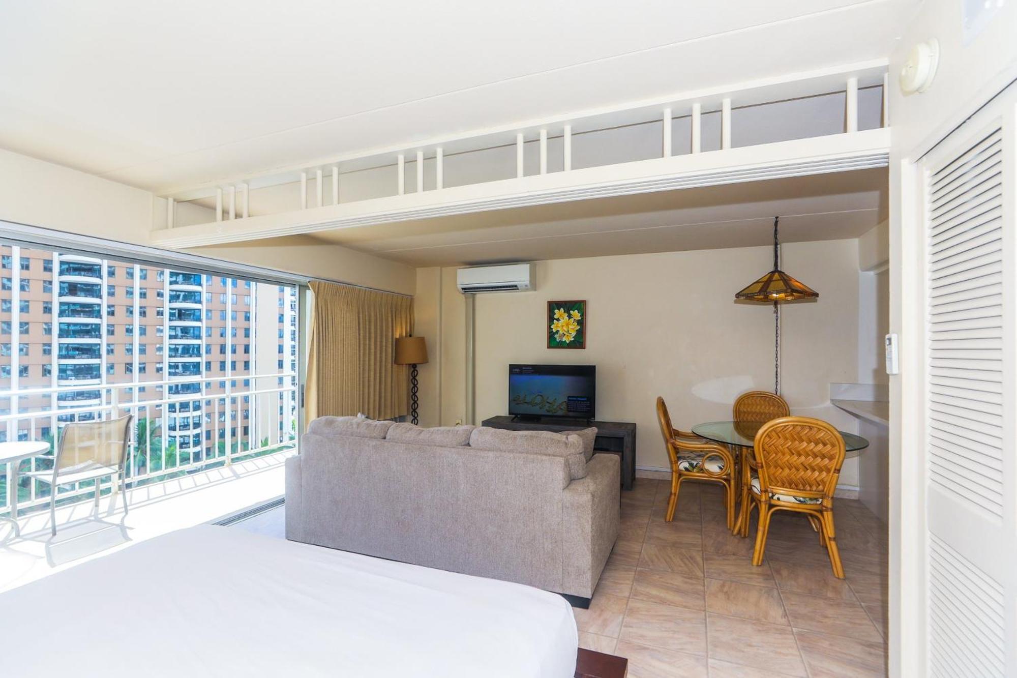 Ilikai Tower One Bedroom Lagoon View Waikiki Condos With Lanai & Free Wifi 호놀룰루 객실 사진